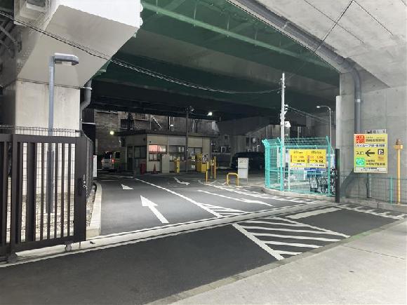 大阪市立本町地下駐車場